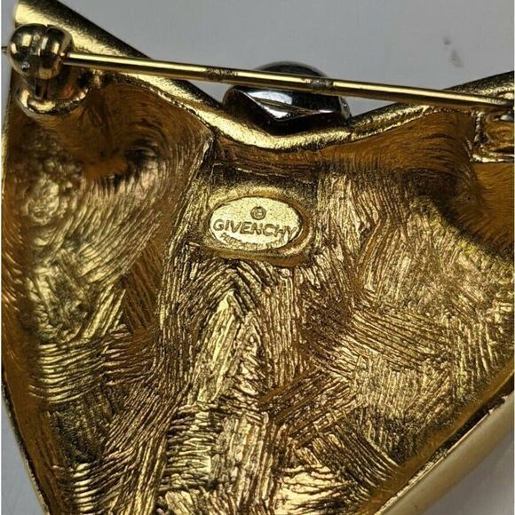 Signed GIVENCHY Goldtone‎ White Enamel Figural WINGS Shape Large Pin Brooch - Picture 3 of 5
